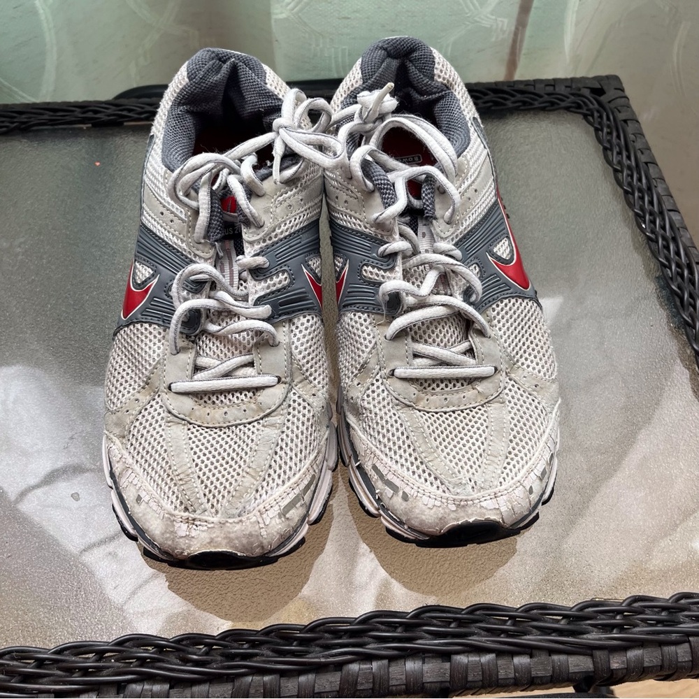 Nike Air Pegasus size 7.5